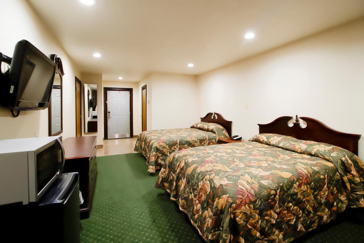 Oyo Pinewood Inn & Suites Silsbee Екстериор снимка